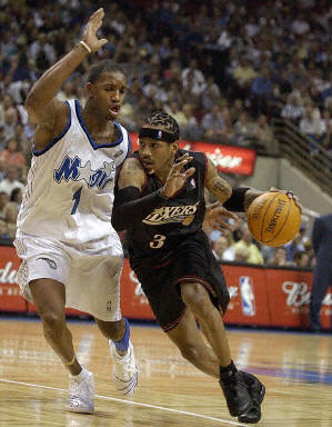 破防了！张本智和比手势，现场球迷给港队加油，日本队压力大（张本智和做手势引爆全场，球迷齐为港队助威，日本队压力陡增）