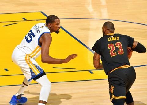 欧冠赛场精彩瞬间：皇马2-1取胜,（欧冠高光时刻：皇马2-1力克对手）