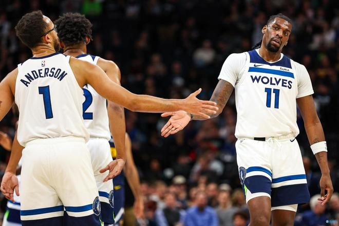 迪洛伦佐：赛后会和孔蒂复盘比赛；欧冠还有两轮还有机会晋级（迪洛伦佐：赛后将与孔蒂一起复盘；欧冠尚余两轮，出线仍有机会）