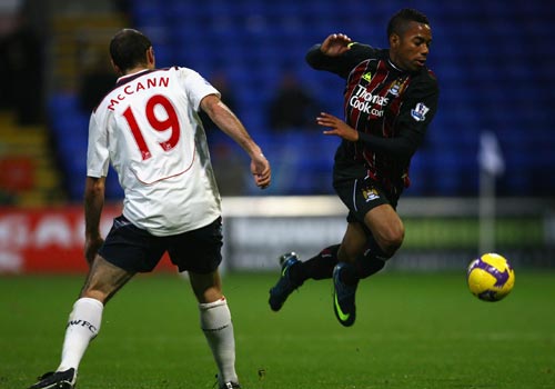 0-2大冷门！14亿豪门主场轰然倒下 5轮1胜（0-2爆冷！身价14亿豪门主场失利 近5轮仅1胜）