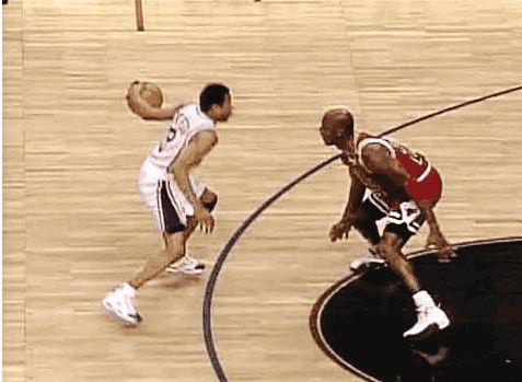 记者：本届世界杯将有半场球员和教练采访，赛前两天开发布会（记者透露：本届世界杯增设半场球员和教练采访，赛前两天举行发布会）