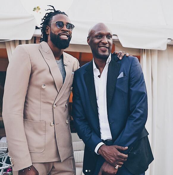 无敌了！39岁的胡尔克远距离任意球重炮破门！（宝刀未老！39岁胡尔克超远任意球重炮轰破球门）