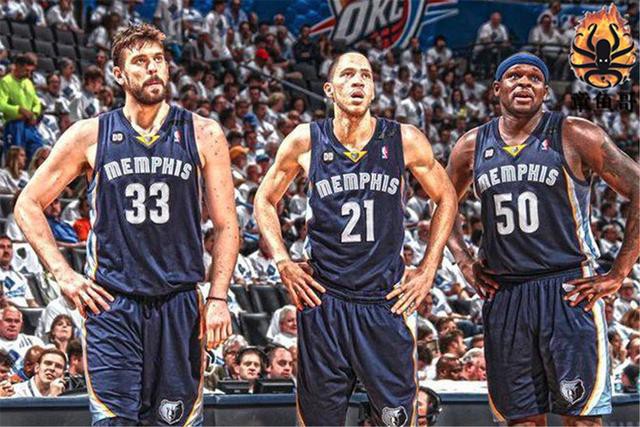 挑起进攻大旗！鲍威尔半场10中5得到16分2篮板1助攻（火力全开！鲍威尔半场10投5中砍下16分外加2篮板1助攻）