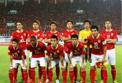 令人动容！残特奥会独腿飞人扑线摔破全国纪录（拼到最后一刻！残特奥会单腿短跑选手冲线摔倒刷新全国纪录）