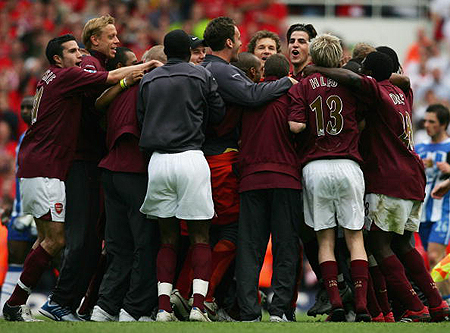 马刺主帅：我们展现出成为强队的潜质，也暴露出了很多问题（马刺主帅：强队潜质可见，问题也不少）