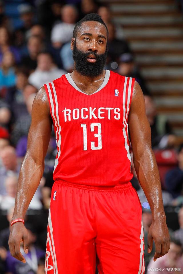 卡什：莱万就该当波兰队长，普罗别日撤他袖标真的很奇怪（卡什：莱万理应担任波兰队长，普罗别日撤下其袖标令人费解）