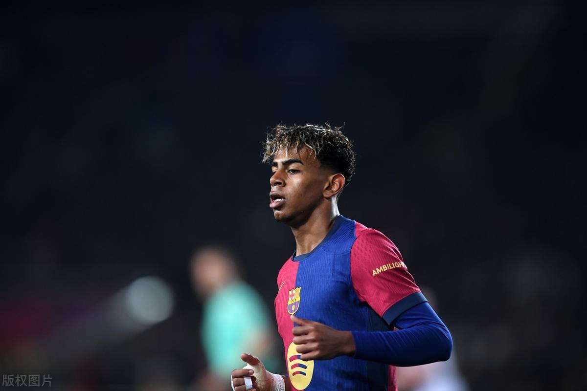 欧冠2-1逆转！巴萨天降神兵：后卫3分钟梅开二度创历史，逼近前八（欧冠2-1翻盘！巴萨奇兵突袭：后卫3分钟梅开二度改写历史，八强在望）