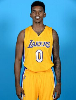 姆卡萨：球队目标就是夺冠，为曼城首秀是值得骄傲的时刻（姆卡萨：球队剑指冠军，曼城处子秀令我自豪）