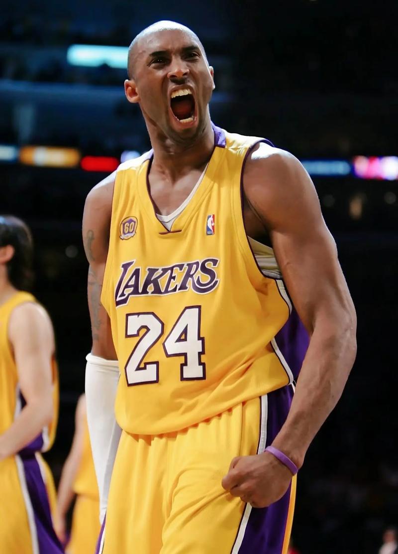 波兰媒体：莱万收到米兰、沙特和美职联报价，米兰愿签约两年（波媒：莱万获米兰、沙特球队和MLS报价，AC米兰愿提供两年合同）