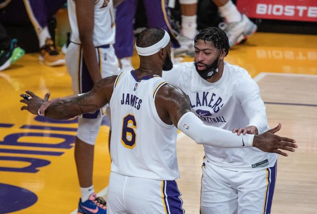 湖记发文：詹姆斯本可以延续纪录，但他做了正确选择赢得比赛（湖人记者：詹姆斯本可续写纪录，却选择正确决策助队赢球）