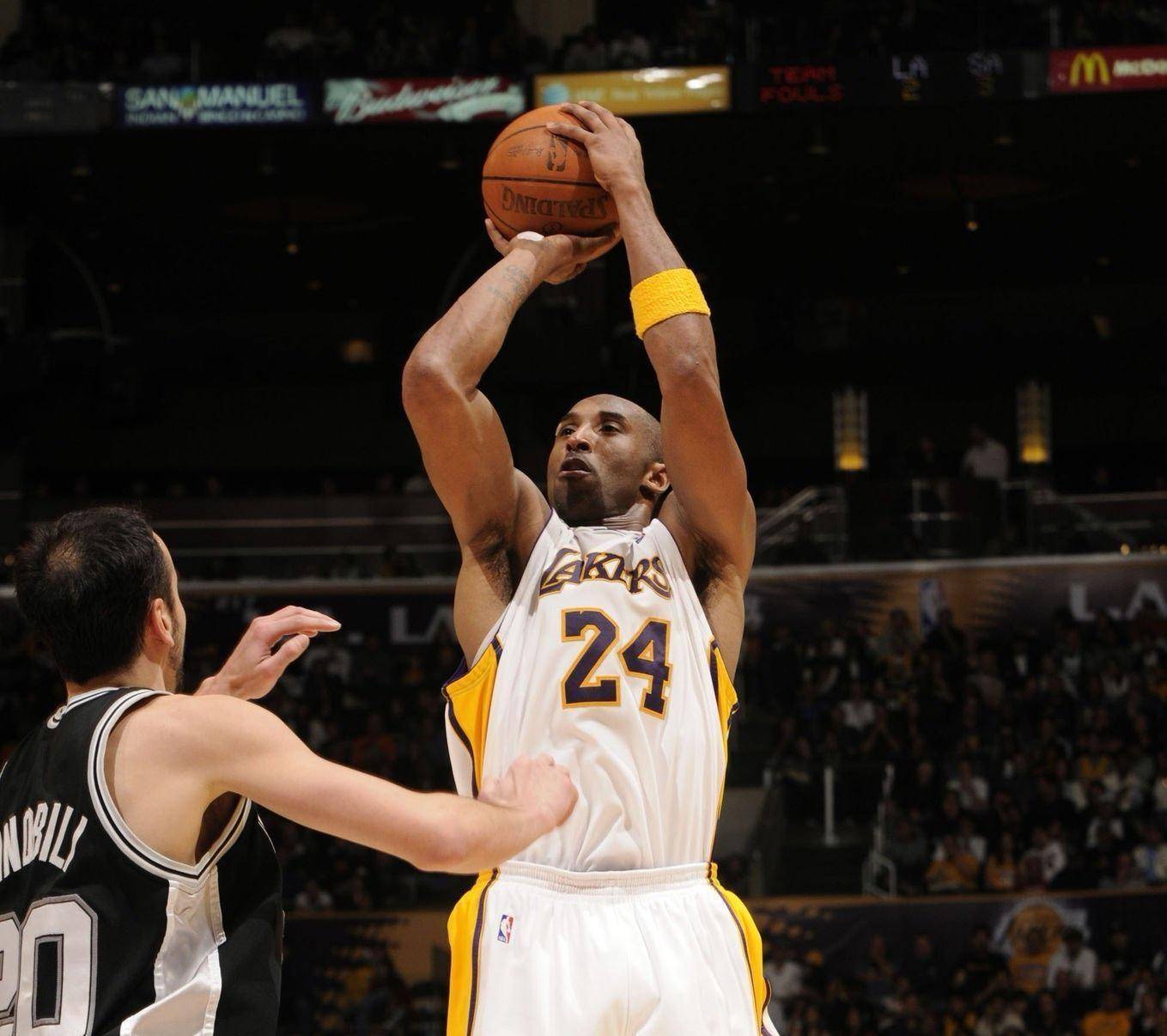 低开高走！浓眉怒砍24分14板，末节11分9板统治比赛（先抑后扬！浓眉轰下24分14篮板，末节11分9板接管比赛）