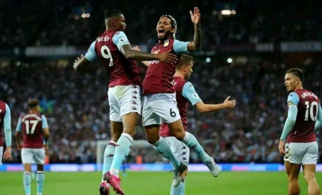 奎因半场出色发挥，10中4斩获8分，却因失误和犯规略显遗憾（奎因半场高光：10投4中拿8分，失误与犯规成美中不足）