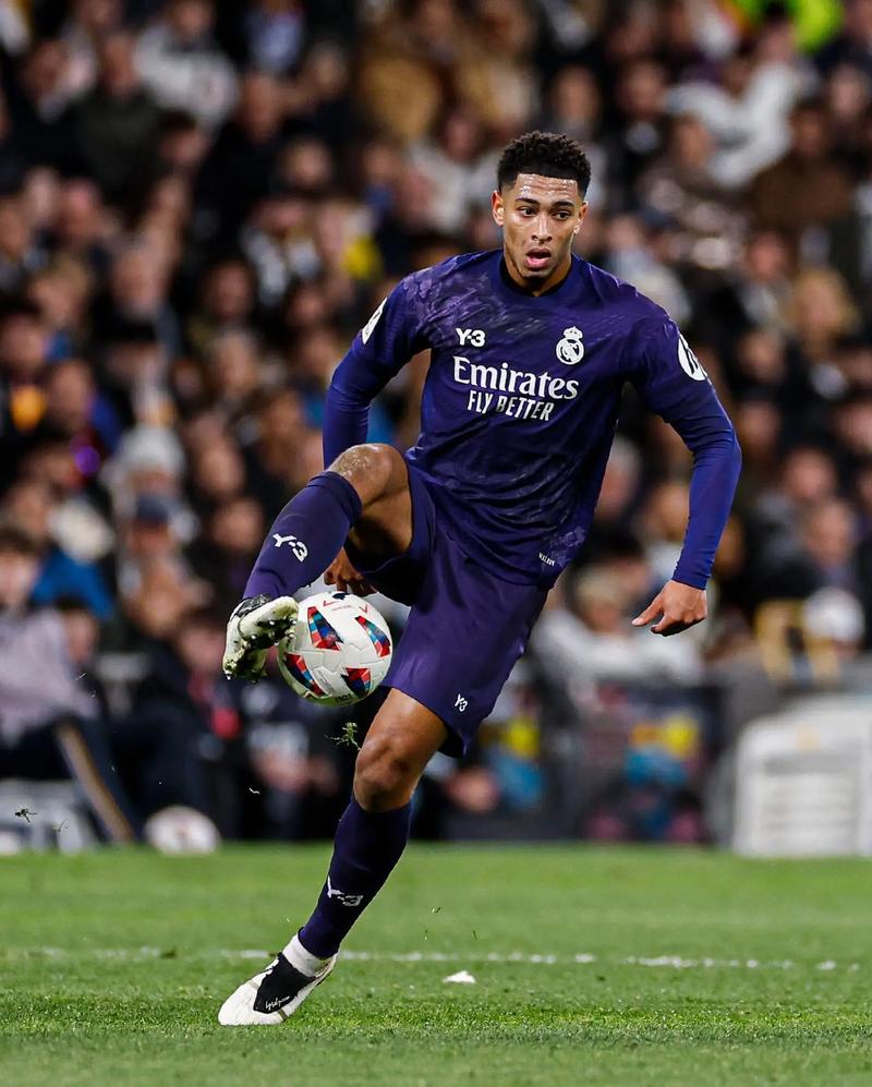 巴萨国王杯大名单：亚马尔、莱万领衔，什琴斯尼病愈回归（巴萨公布国王杯名单：亚马尔、莱万领衔，什琴斯尼病愈复出）