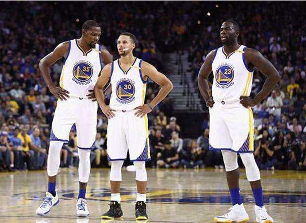 陈培东关键时刻发挥神勇，广厦队展现顽强斗志（陈培东关键时刻神勇发威，广厦队顽强拼搏）