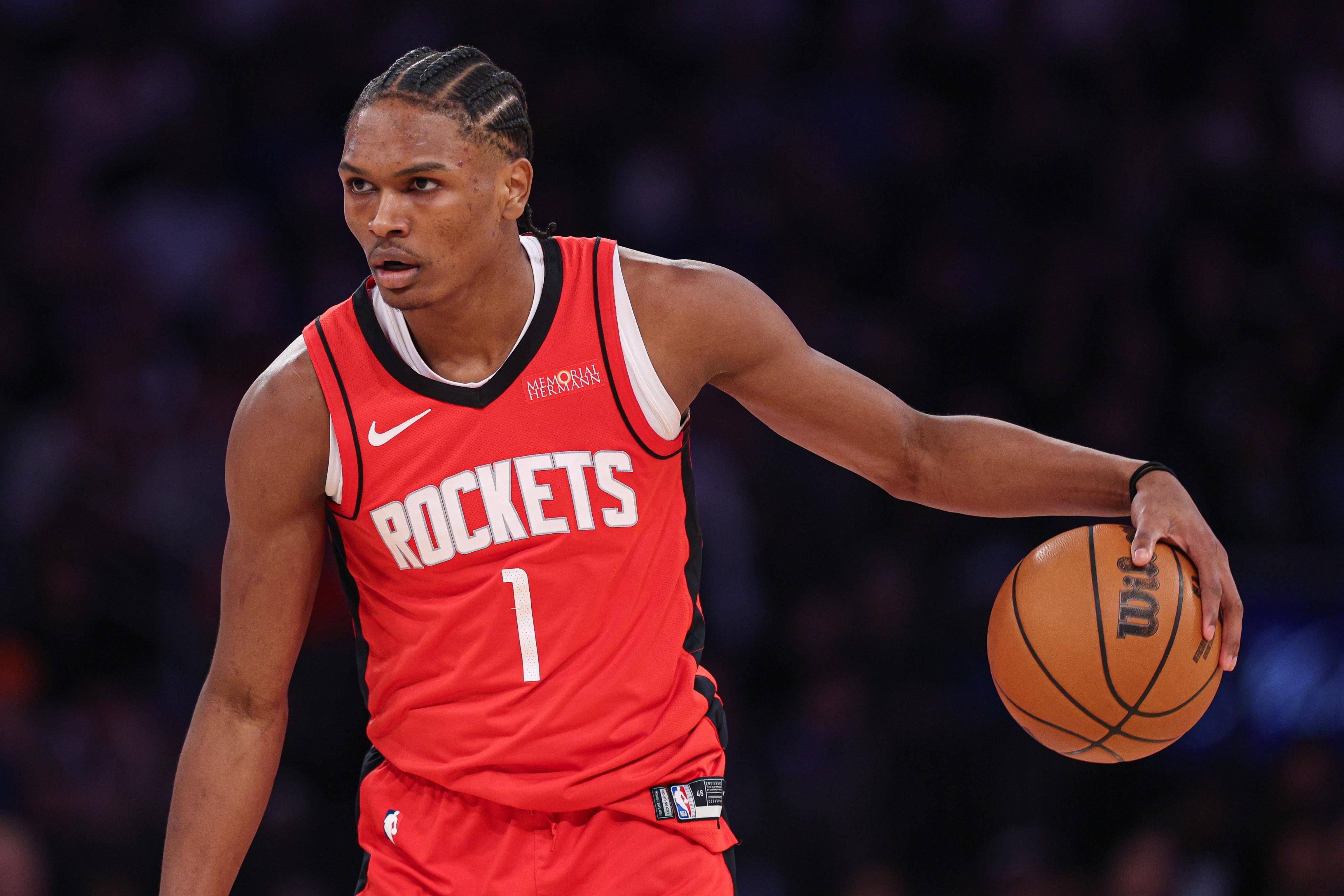 足球曼联新援首秀即破门，球迷高呼：值了！（曼联新援处子秀破门，球迷直呼：值回票价！）